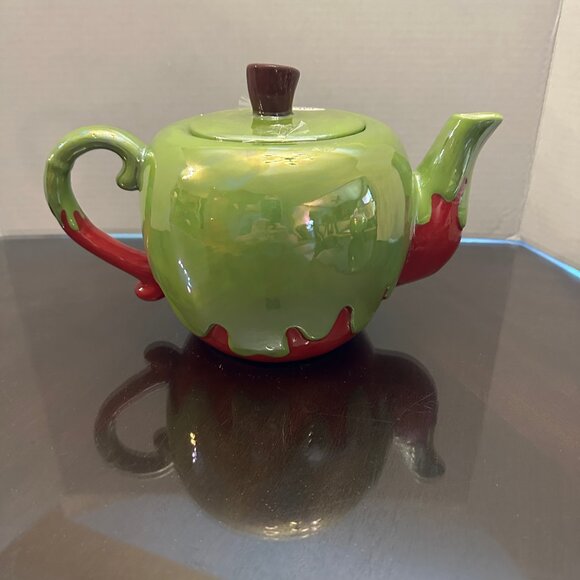 Disney Poison Apple Tea Pot -Villians Snow White Halloween-Hand Painted NWT - Picture 3 of 6